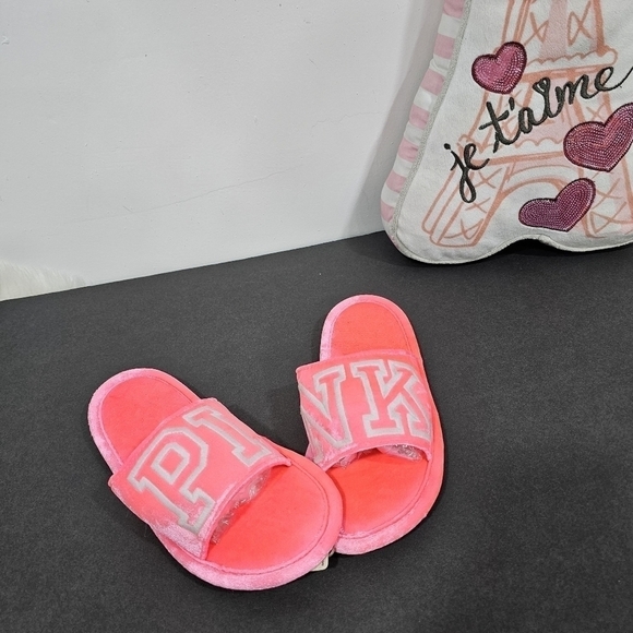 PINK VICTORIA'S SECRET SLIPPERS PINK SZ.SMALL US 5-6 NEW. - Picture 5 of 9